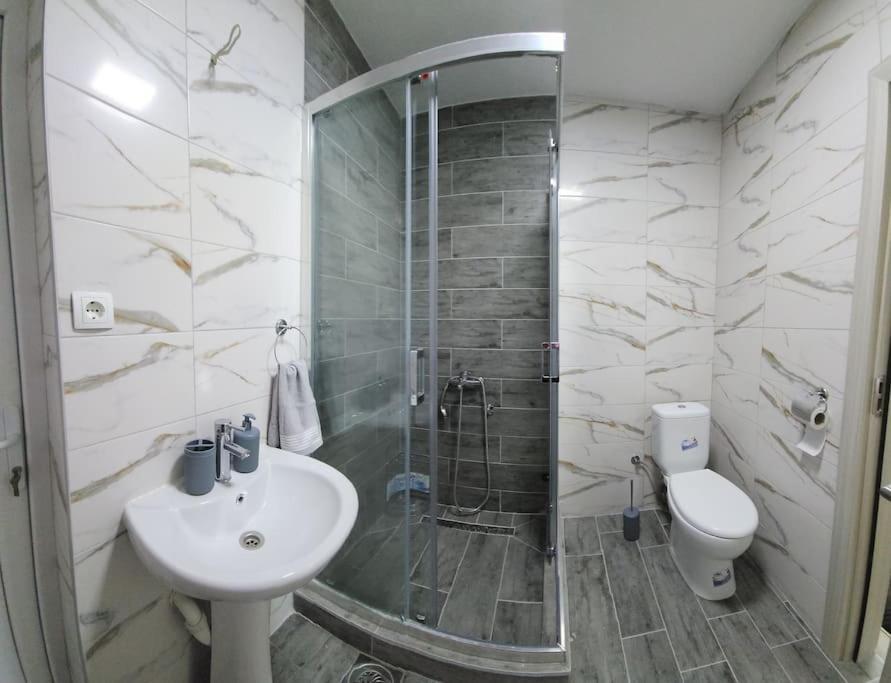 City Center Apt Wfree P Skopje Exterior photo